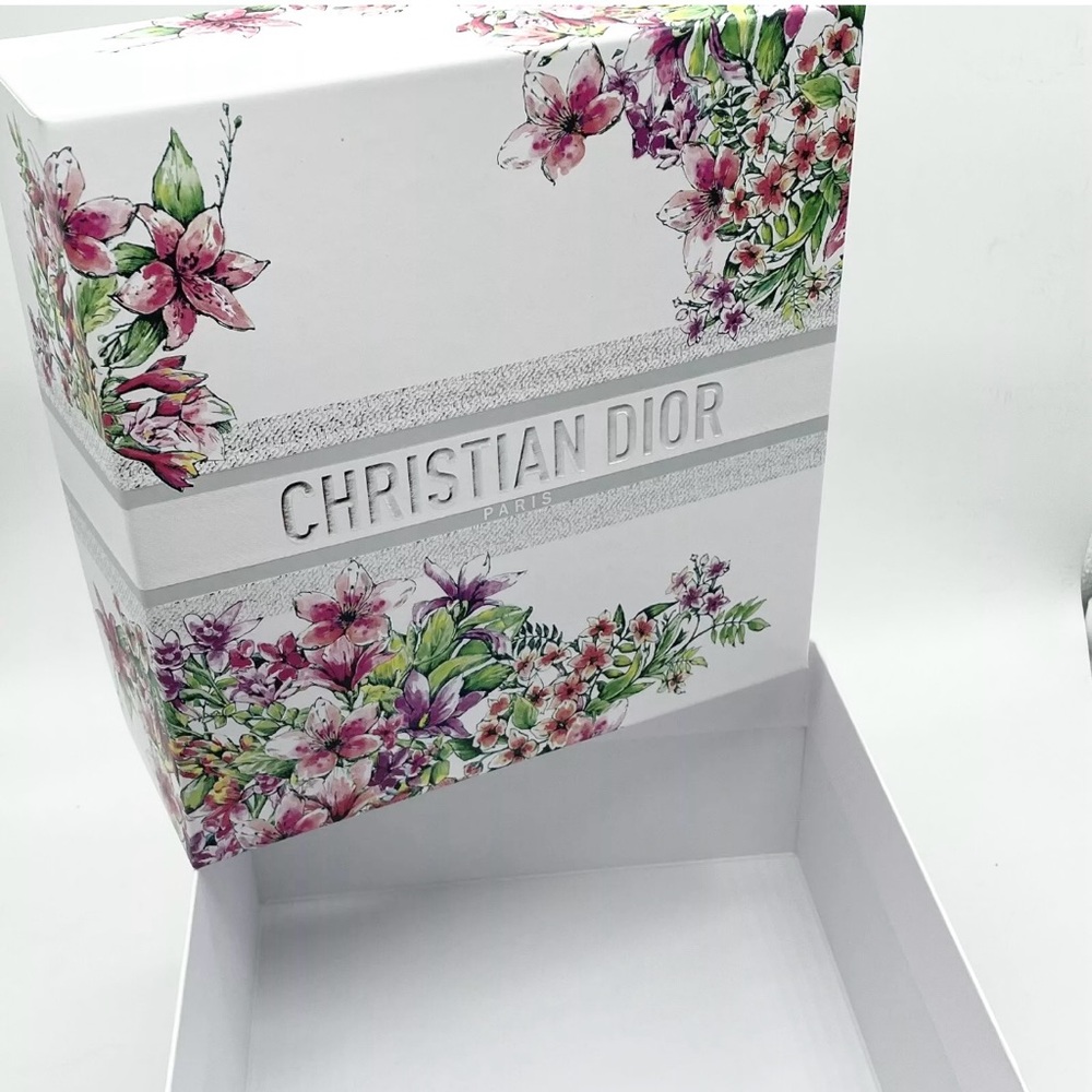 BEAUTIFUL CHRISTIAN DIOR FLORAL GIFT BOX WITH RIBBON NEW IN PACKAGING 8”x 8"x 4"